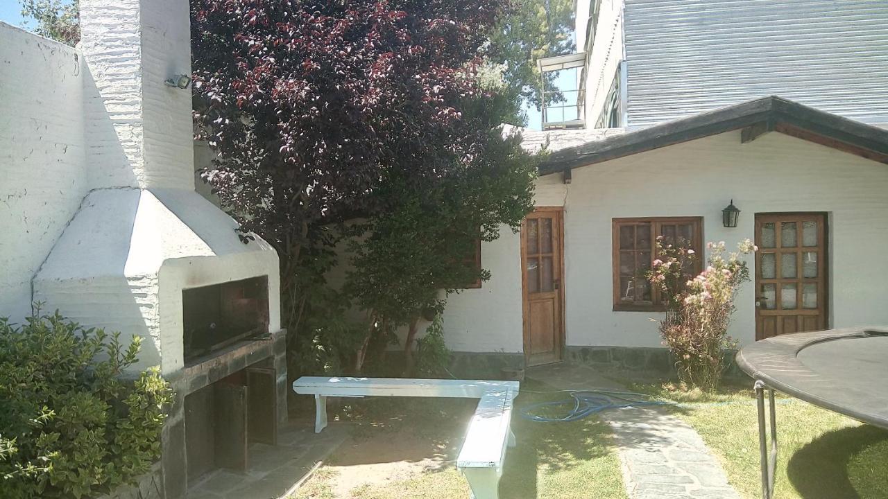 Universal Traveller'S Hostel San Carlos de Bariloche Ngoại thất bức ảnh